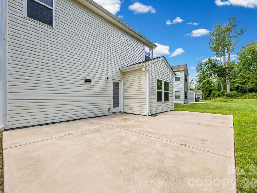 10210 Holly Park Drive, Charlotte, NC 28214.  MLS# CAR4402789, YatesRealty ID 36418. 