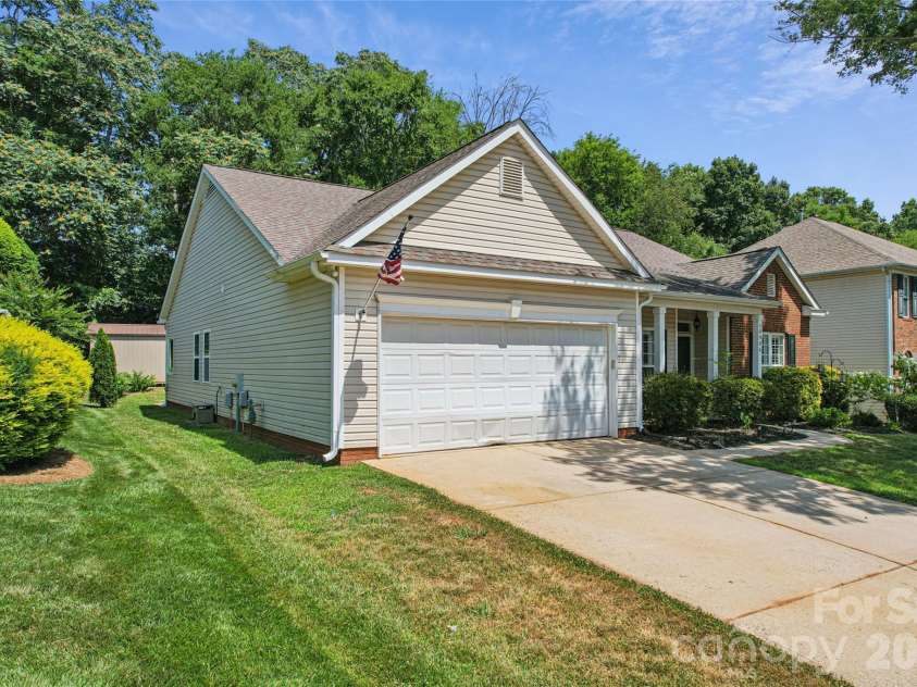 10906 Chamberlain Hall Court, Charlotte, NC 28277.  MLS# CAR4402127, YatesRealty ID 36419. 