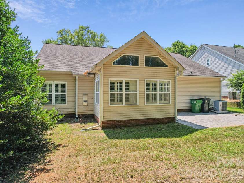 10906 Chamberlain Hall Court, Charlotte, NC 28277.  MLS# CAR4402127, YatesRealty ID 36419. 