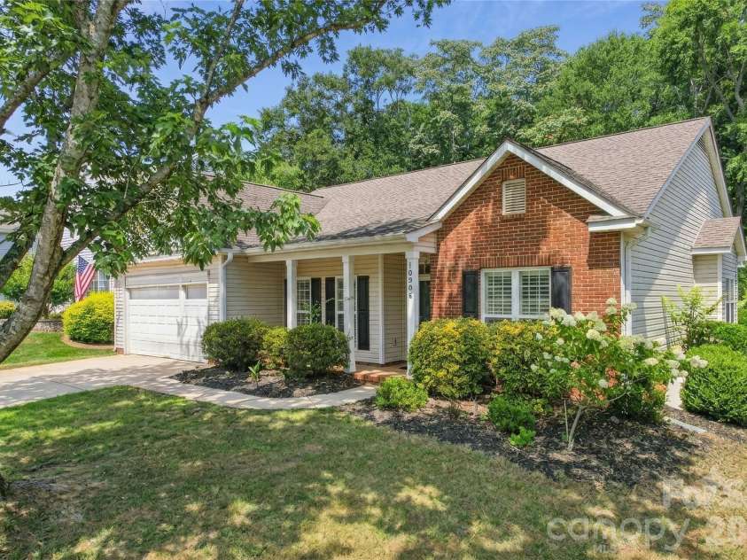 10906 Chamberlain Hall Court, Charlotte, NC 28277.  MLS# CAR4402127, YatesRealty ID 36419. 
