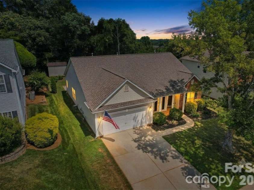 10906 Chamberlain Hall Court, Charlotte, NC 28277.  MLS# CAR4402127, YatesRealty ID 36419. 