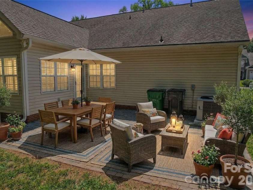 10906 Chamberlain Hall Court, Charlotte, NC 28277.  MLS# CAR4402127, YatesRealty ID 36419. 