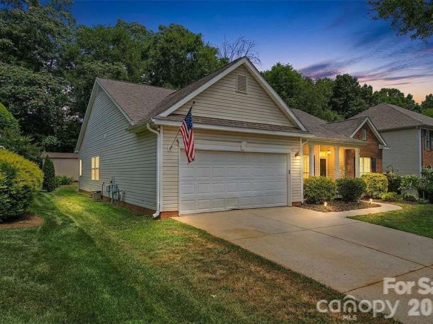 10906 Chamberlain Hall Court, Charlotte, NC 28277.  MLS# CAR4402127, YatesRealty ID 36419. 