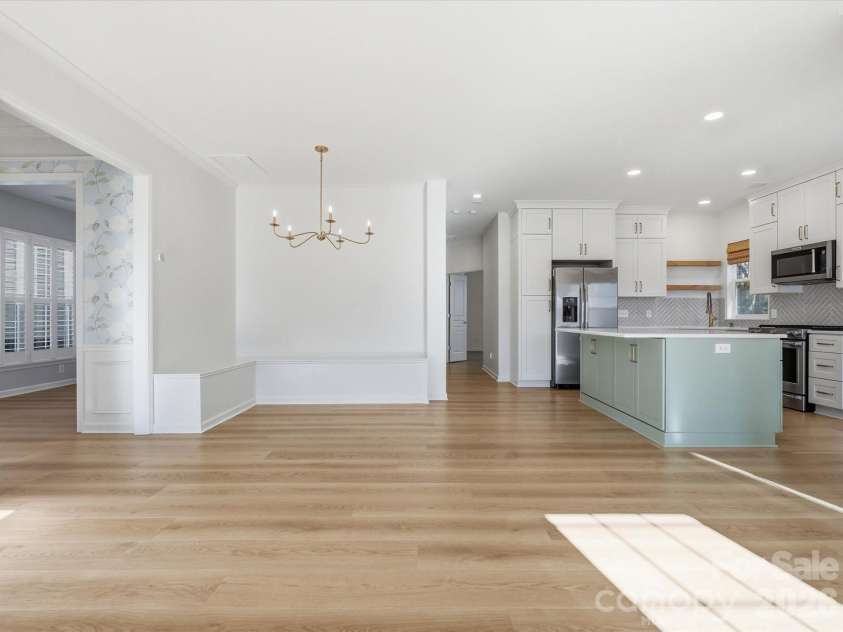 28138 Song Sparrow Lane, Fort Mill, SC 29707.  MLS# CAR4338126, YatesRealty ID 3642. Breakfast Area