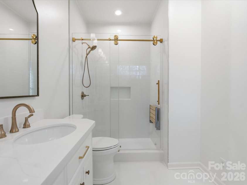 28138 Song Sparrow Lane, Fort Mill, SC 29707.  MLS# CAR4338126, YatesRealty ID 3642. Primary Bathroom