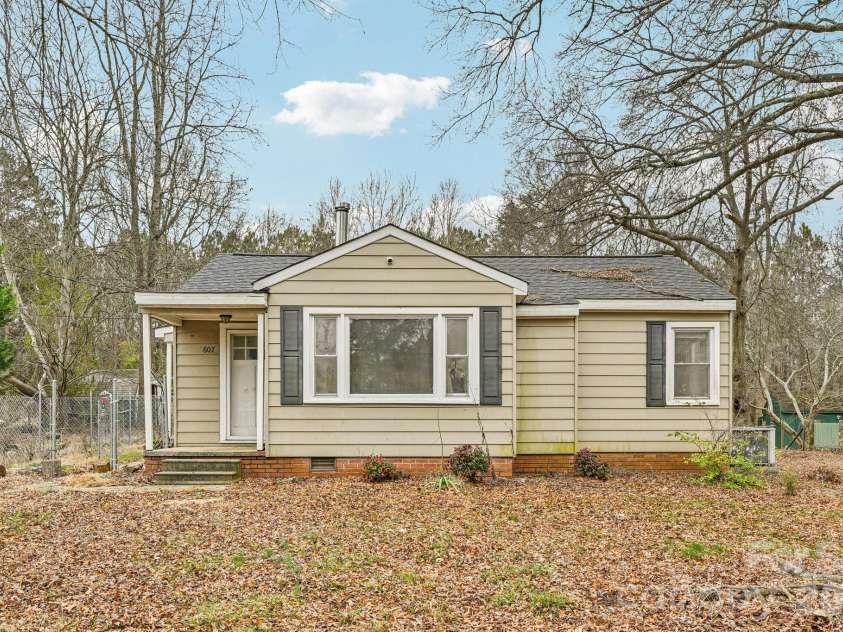 607 Westway Drive, Gastonia, NC 28054.  MLS# CAR4341664, YatesRealty ID 3642. 