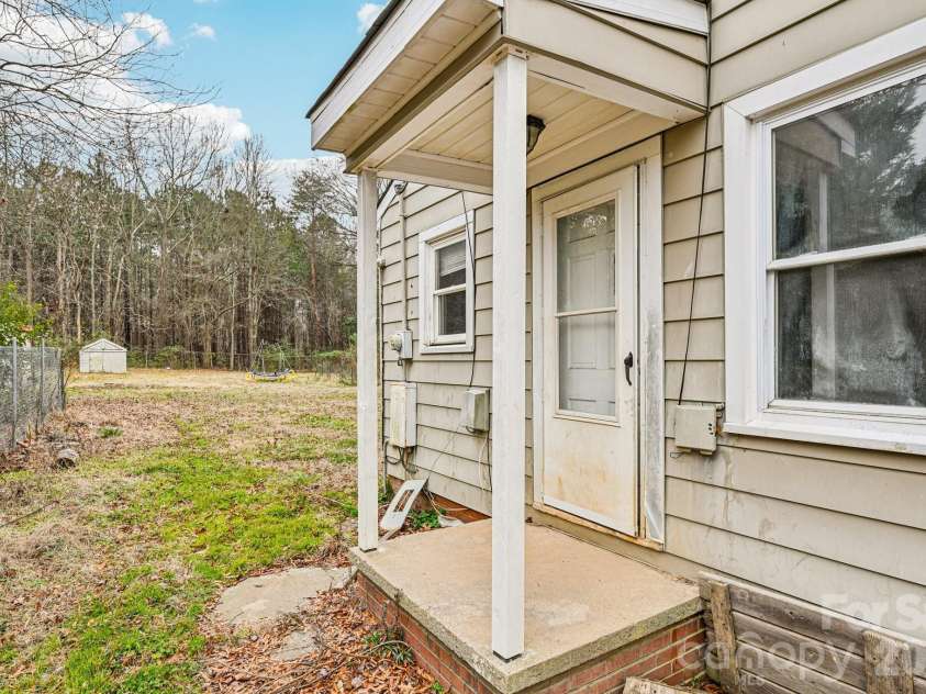 607 Westway Drive, Gastonia, NC 28054.  MLS# CAR4341664, YatesRealty ID 3642. 