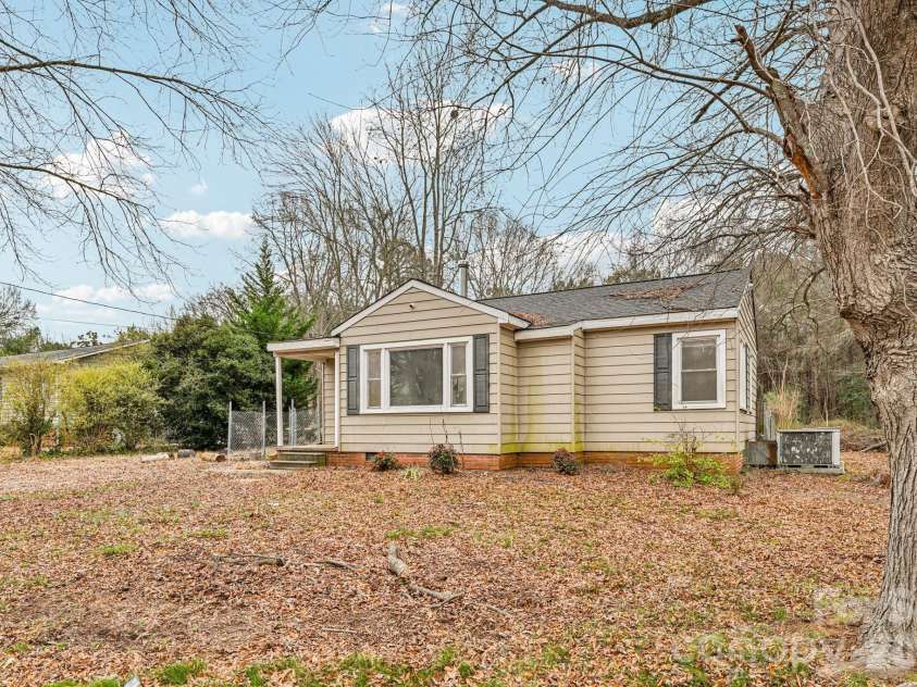 607 Westway Drive, Gastonia, NC 28054.  MLS# CAR4341664, YatesRealty ID 3642. 