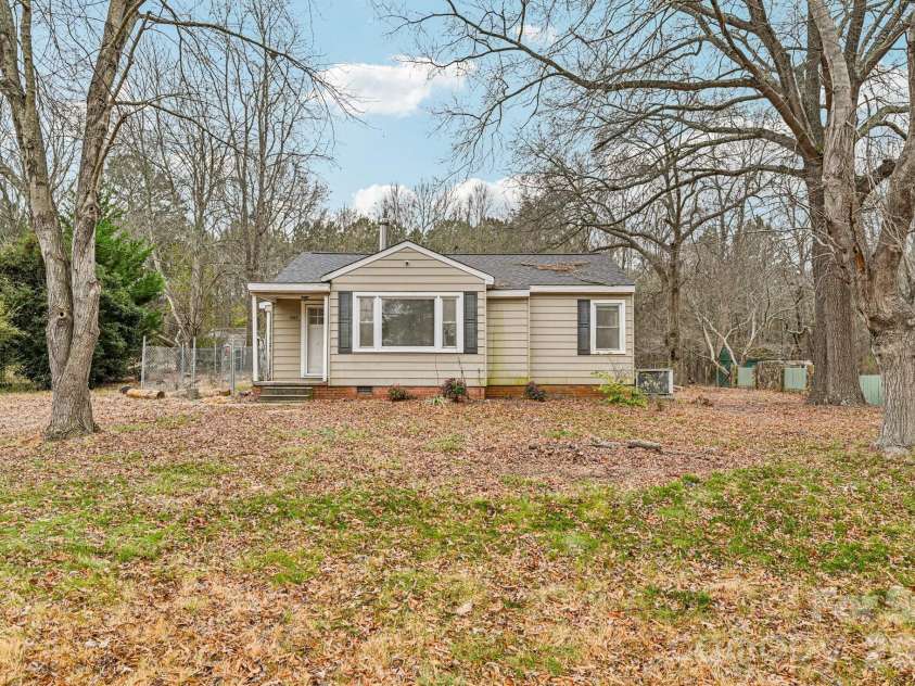 607 Westway Drive, Gastonia, NC 28054.  MLS# CAR4341664, YatesRealty ID 3642. 