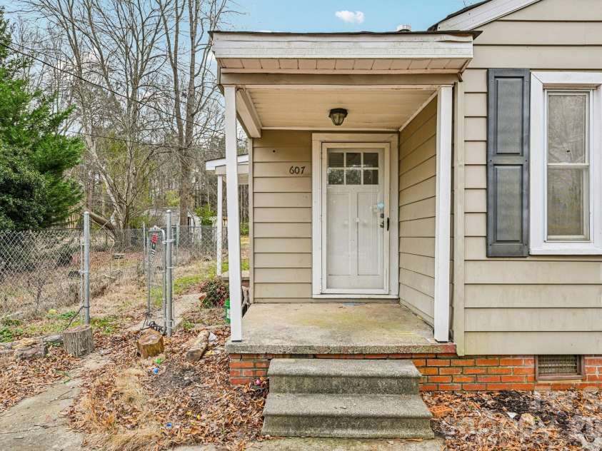 607 Westway Drive, Gastonia, NC 28054.  MLS# CAR4341664, YatesRealty ID 3642. 