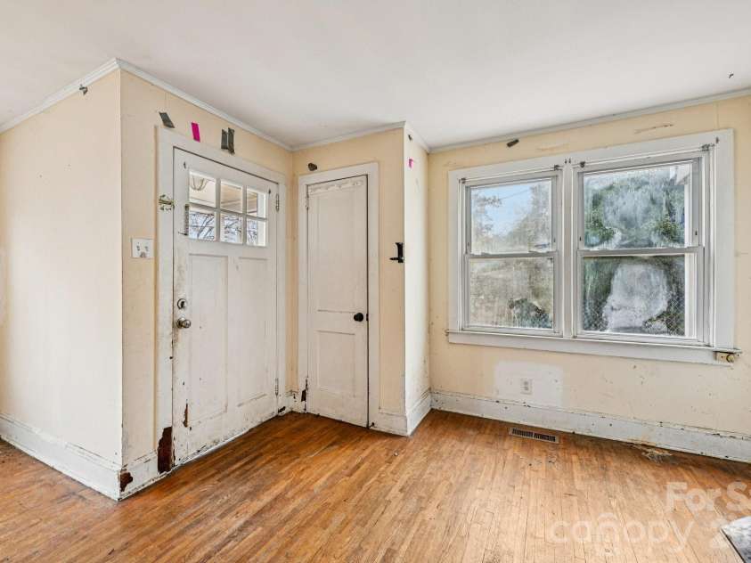 607 Westway Drive, Gastonia, NC 28054.  MLS# CAR4341664, YatesRealty ID 3642. 