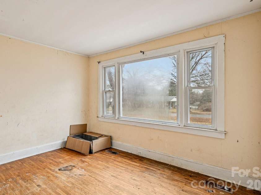 607 Westway Drive, Gastonia, NC 28054.  MLS# CAR4341664, YatesRealty ID 3642. 