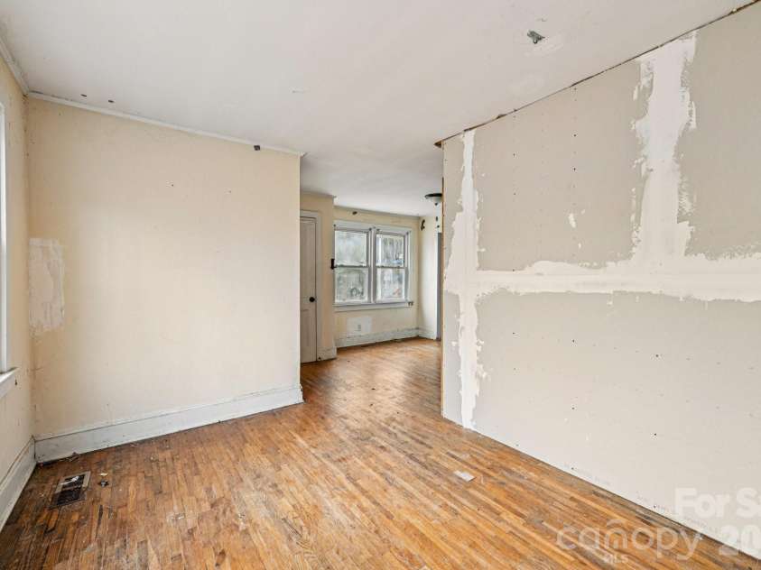 607 Westway Drive, Gastonia, NC 28054.  MLS# CAR4341664, YatesRealty ID 3642. 