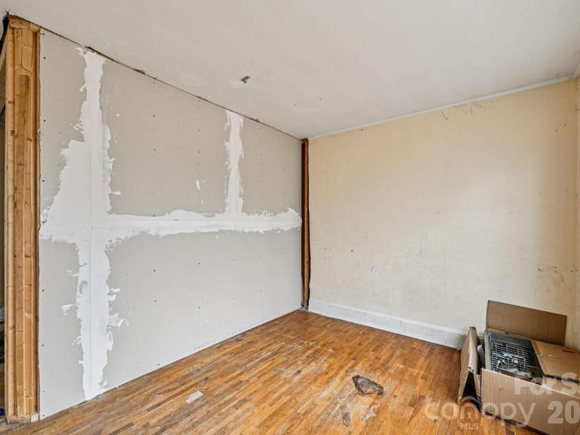 607 Westway Drive, Gastonia, NC 28054.  MLS# CAR4341664, YatesRealty ID 3642. 