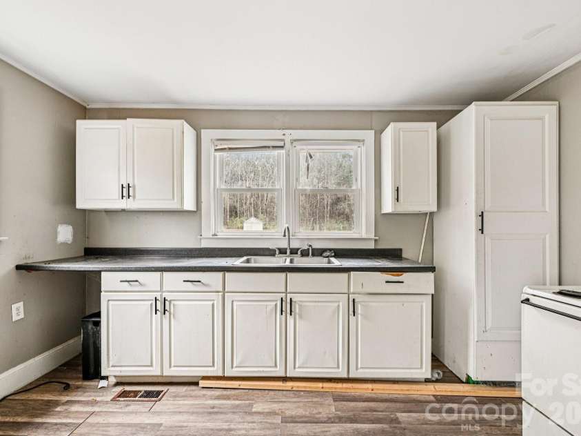 607 Westway Drive, Gastonia, NC 28054.  MLS# CAR4341664, YatesRealty ID 3642. 