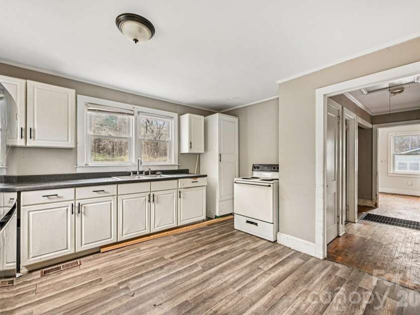 607 Westway Drive, Gastonia, NC 28054.  MLS# CAR4341664, YatesRealty ID 3642. 