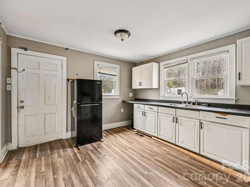 607 Westway Drive, Gastonia, NC 28054.  MLS# CAR4341664, YatesRealty ID 3642. 