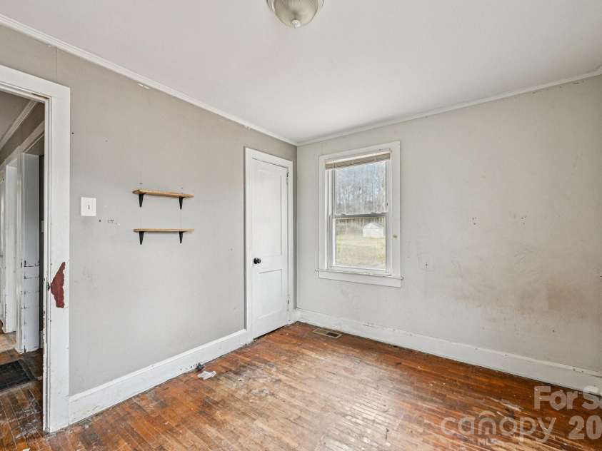 607 Westway Drive, Gastonia, NC 28054.  MLS# CAR4341664, YatesRealty ID 3642. 