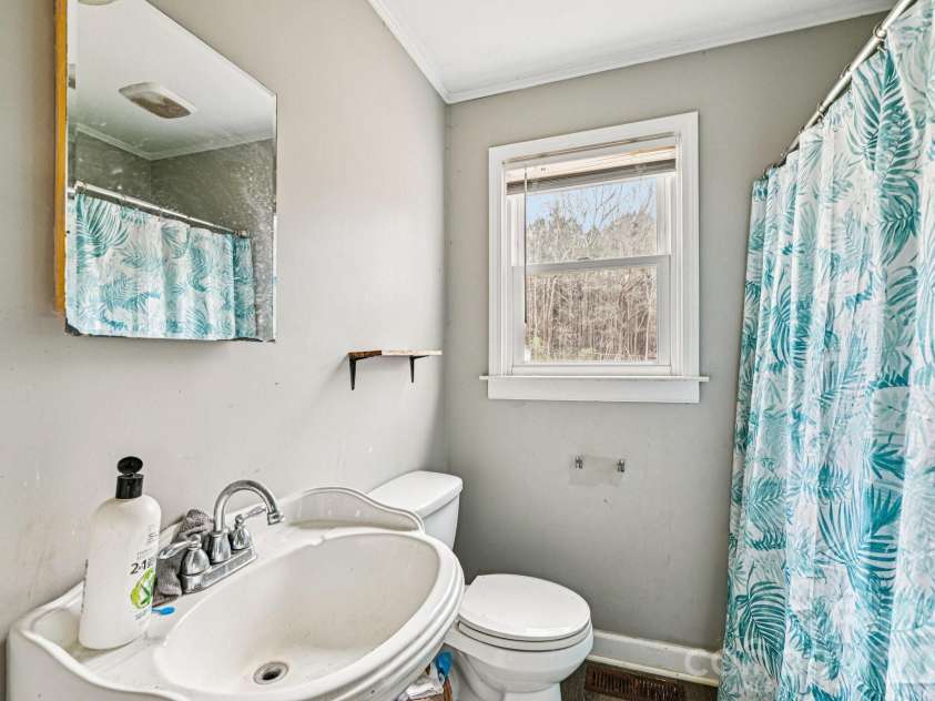 607 Westway Drive, Gastonia, NC 28054.  MLS# CAR4341664, YatesRealty ID 3642. 