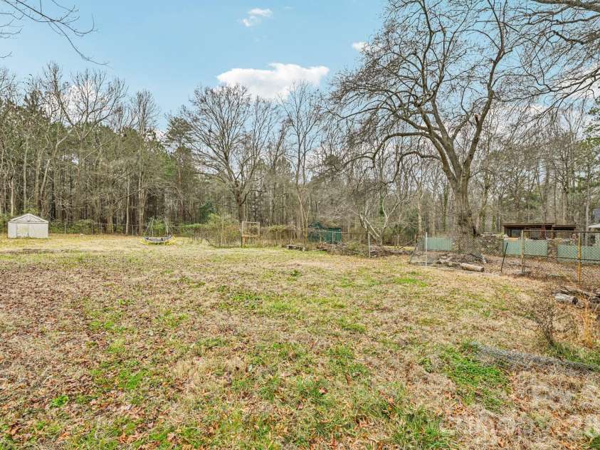 607 Westway Drive, Gastonia, NC 28054.  MLS# CAR4341664, YatesRealty ID 3642. 