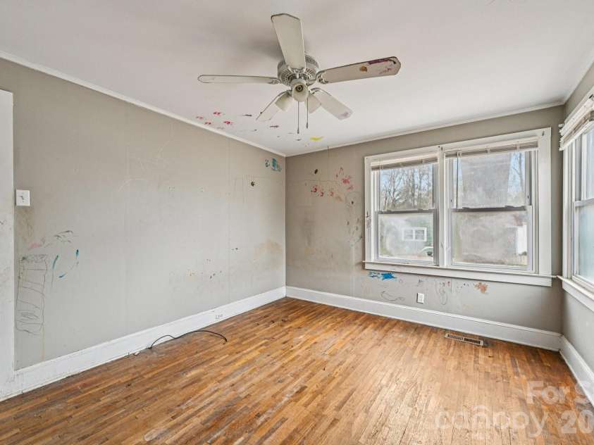 607 Westway Drive, Gastonia, NC 28054.  MLS# CAR4341664, YatesRealty ID 3642. 