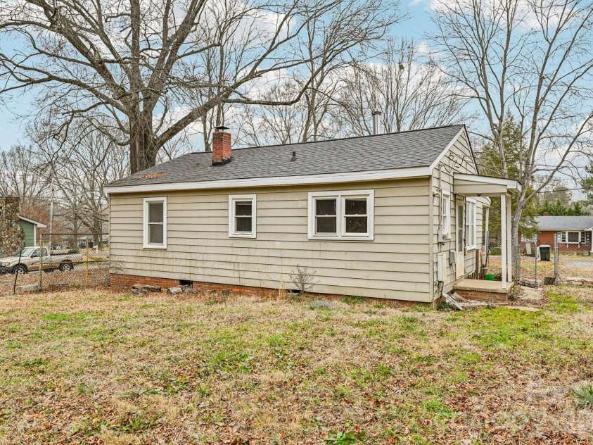 607 Westway Drive, Gastonia, NC 28054.  MLS# CAR4341664, YatesRealty ID 3642. 