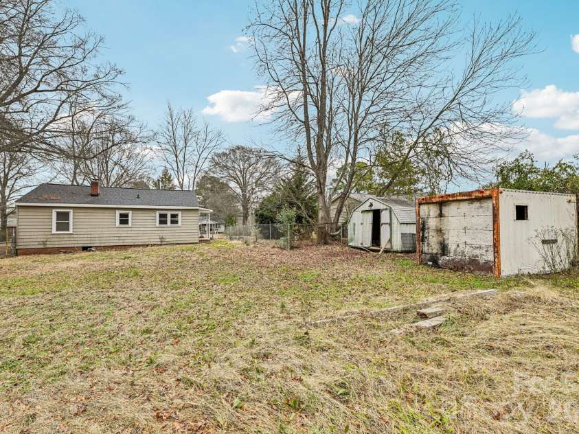 607 Westway Drive, Gastonia, NC 28054.  MLS# CAR4341664, YatesRealty ID 3642. 