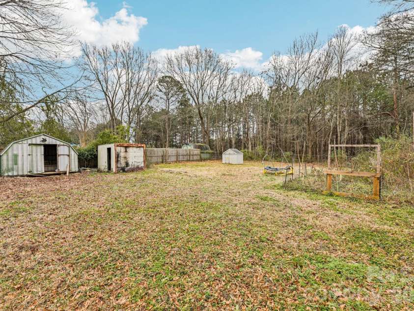 607 Westway Drive, Gastonia, NC 28054.  MLS# CAR4341664, YatesRealty ID 3642. 