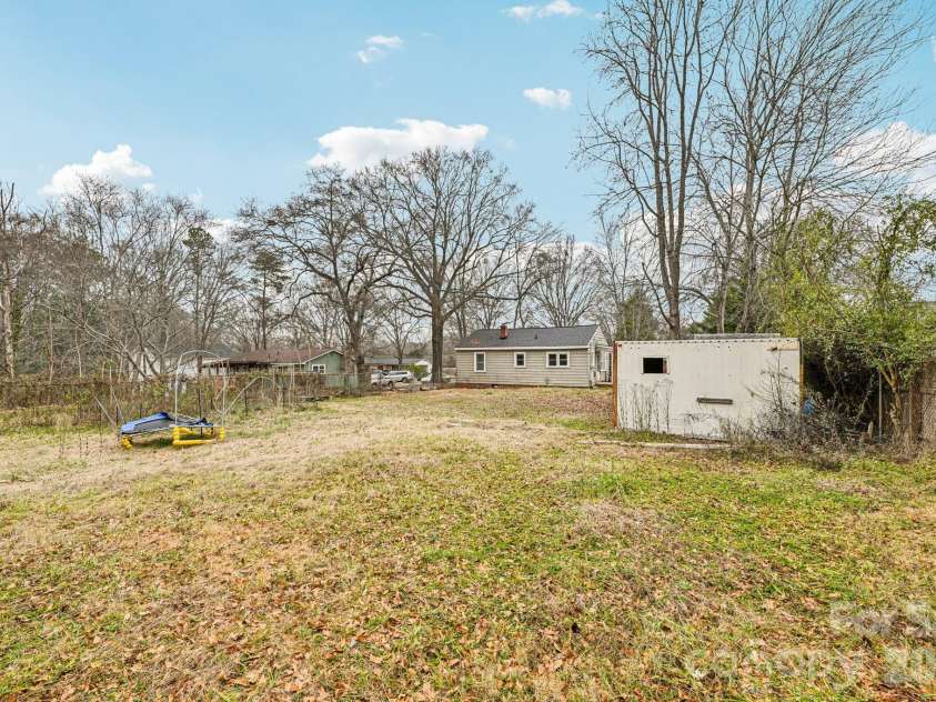 607 Westway Drive, Gastonia, NC 28054.  MLS# CAR4341664, YatesRealty ID 3642. 