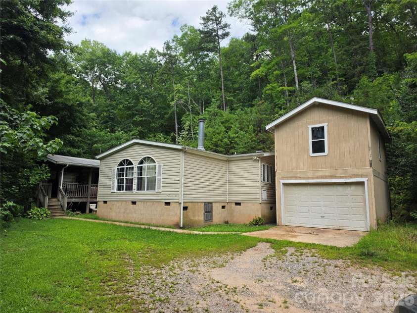 119 Miracle Mountain Road, Bryson City, NC 28713.  MLS# CAR4402180, YatesRealty ID 36420. 