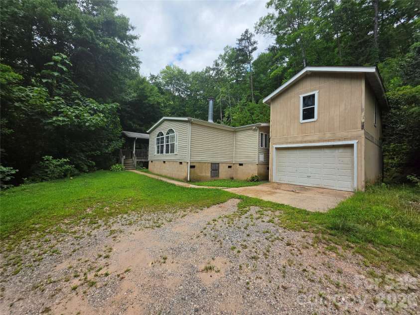 119 Miracle Mountain Road, Bryson City, NC 28713.  MLS# CAR4402180, YatesRealty ID 36420. 