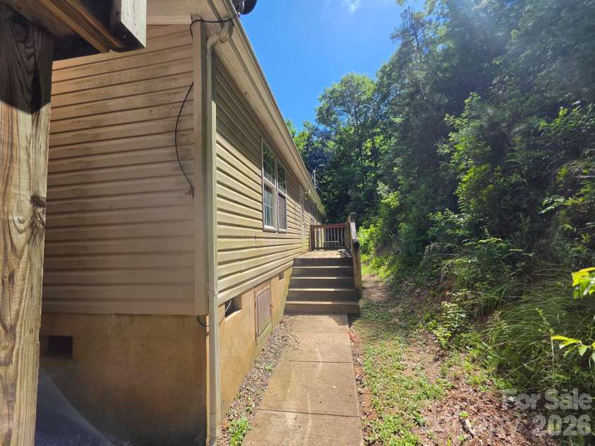 119 Miracle Mountain Road, Bryson City, NC 28713.  MLS# CAR4402180, YatesRealty ID 36420. 