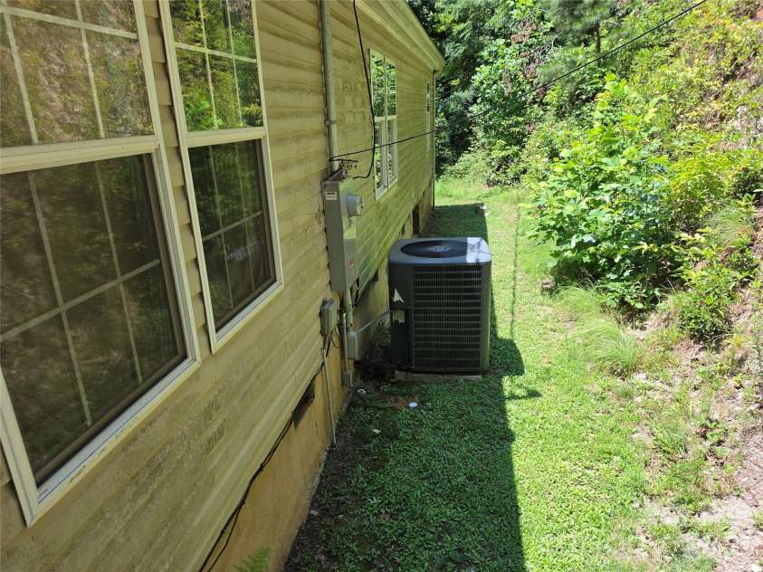 119 Miracle Mountain Road, Bryson City, NC 28713.  MLS# CAR4402180, YatesRealty ID 36420. 