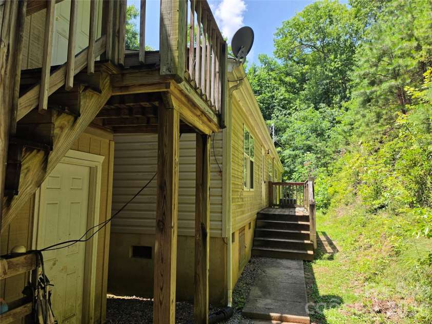 119 Miracle Mountain Road, Bryson City, NC 28713.  MLS# CAR4402180, YatesRealty ID 36420. 