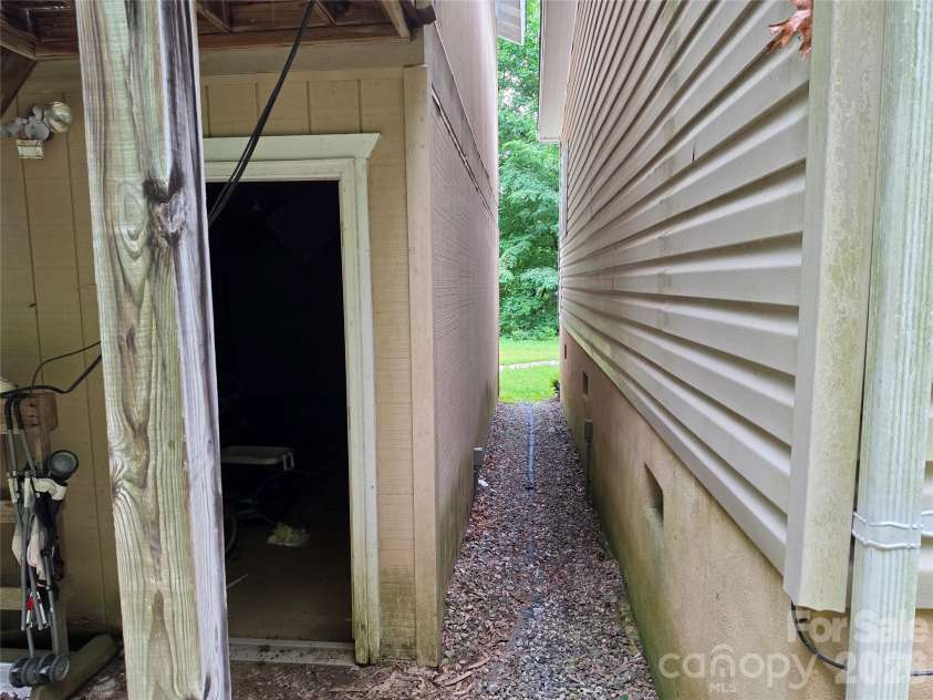 119 Miracle Mountain Road, Bryson City, NC 28713.  MLS# CAR4402180, YatesRealty ID 36420. 