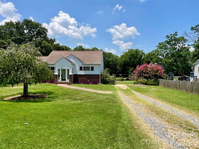 2307 Mclean Street, Gastonia, NC 28054.  MLS# CAR4402528, YatesRealty ID 36421. 