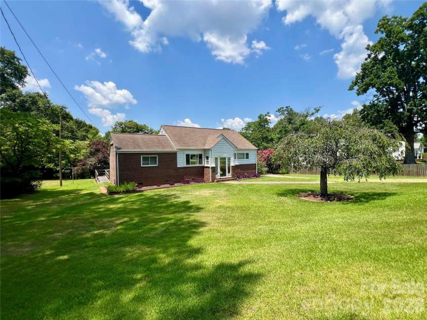 2307 Mclean Street, Gastonia, NC 28054.  MLS# CAR4402528, YatesRealty ID 36421. 