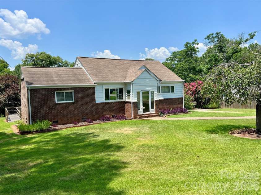 2307 Mclean Street, Gastonia, NC 28054.  MLS# CAR4402528, YatesRealty ID 36421. 
