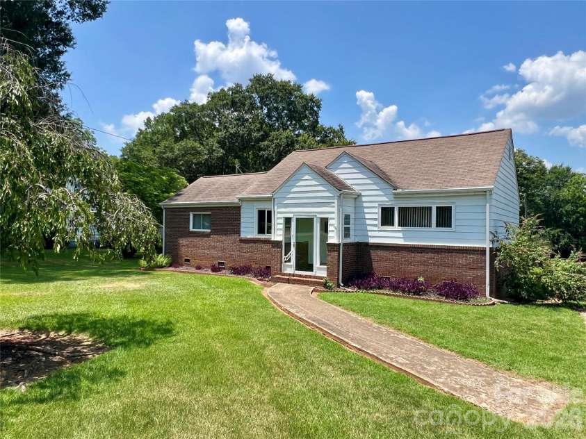 2307 Mclean Street, Gastonia, NC 28054.  MLS# CAR4402528, YatesRealty ID 36421. 