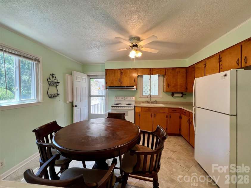 2307 Mclean Street, Gastonia, NC 28054.  MLS# CAR4402528, YatesRealty ID 36421. Warm Kitchen