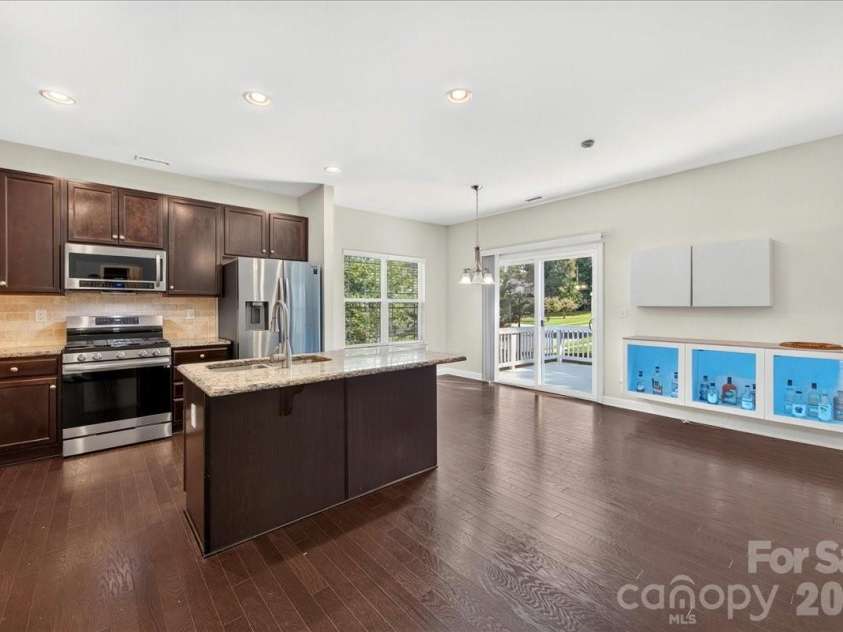 11803 Eversfield Lane, Charlotte, NC 28269.  MLS# CAR4402065, YatesRealty ID 36423. 