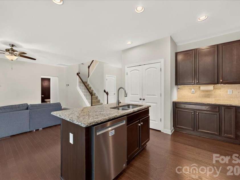 11803 Eversfield Lane, Charlotte, NC 28269.  MLS# CAR4402065, YatesRealty ID 36423. 