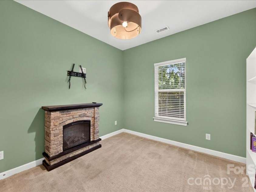 11803 Eversfield Lane, Charlotte, NC 28269.  MLS# CAR4402065, YatesRealty ID 36423. 