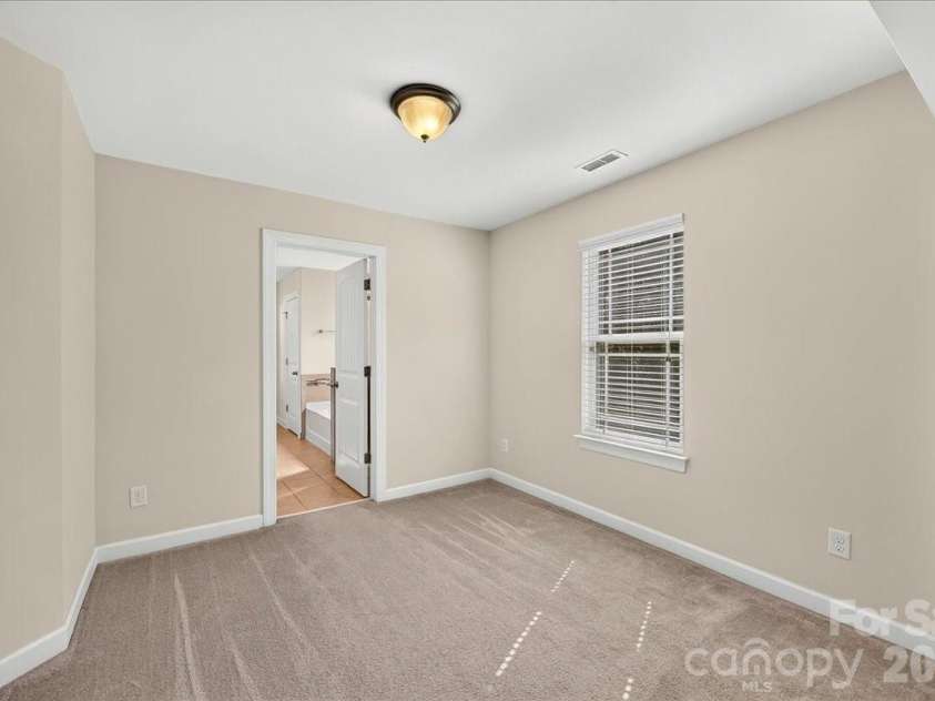 11803 Eversfield Lane, Charlotte, NC 28269.  MLS# CAR4402065, YatesRealty ID 36423. 