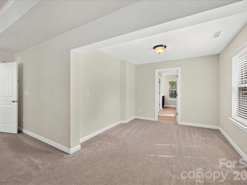11803 Eversfield Lane, Charlotte, NC 28269.  MLS# CAR4402065, YatesRealty ID 36423. 