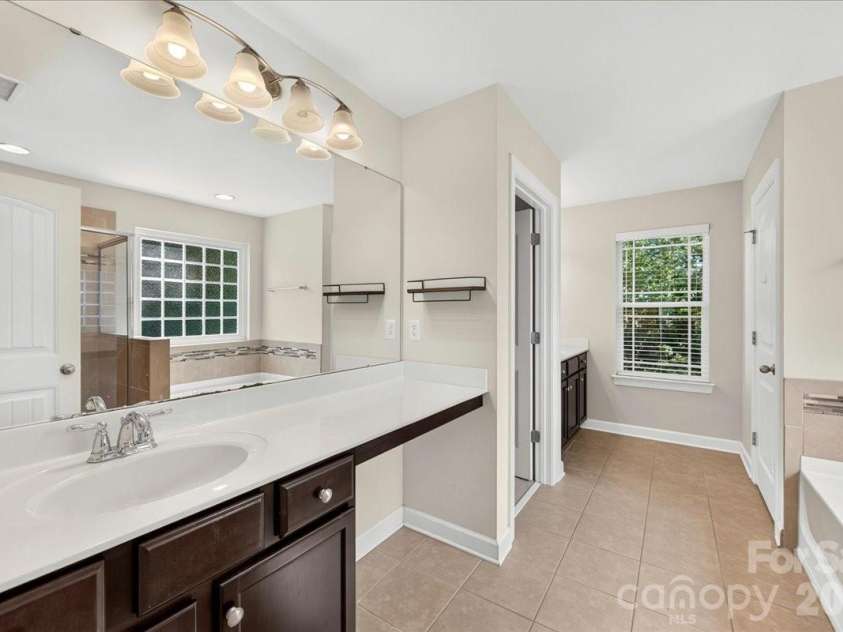11803 Eversfield Lane, Charlotte, NC 28269.  MLS# CAR4402065, YatesRealty ID 36423. 