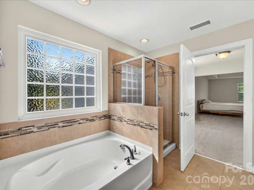 11803 Eversfield Lane, Charlotte, NC 28269.  MLS# CAR4402065, YatesRealty ID 36423. 