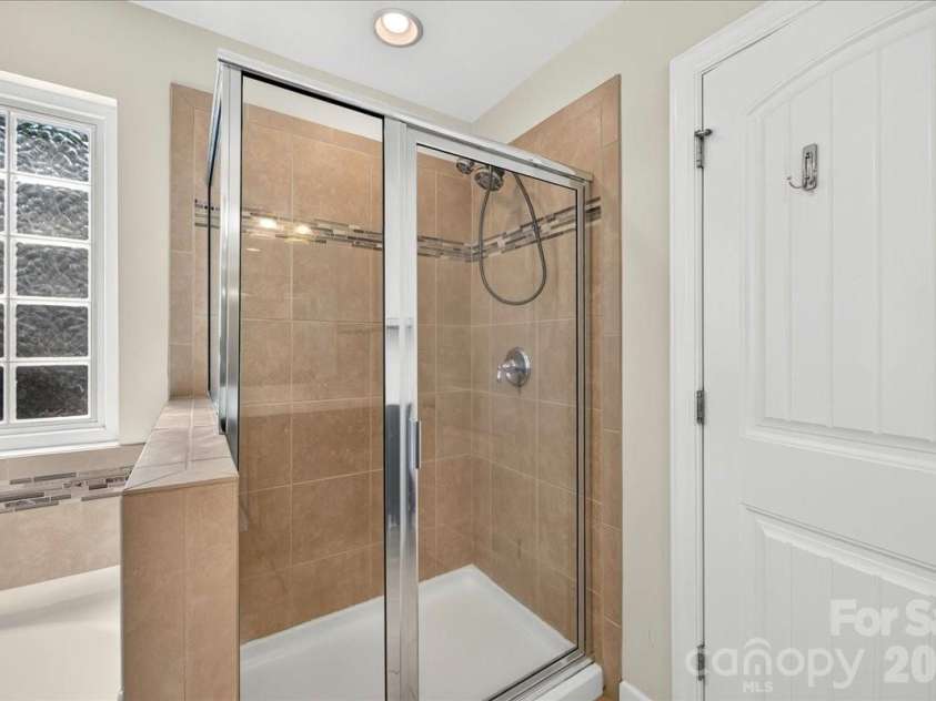 11803 Eversfield Lane, Charlotte, NC 28269.  MLS# CAR4402065, YatesRealty ID 36423. 
