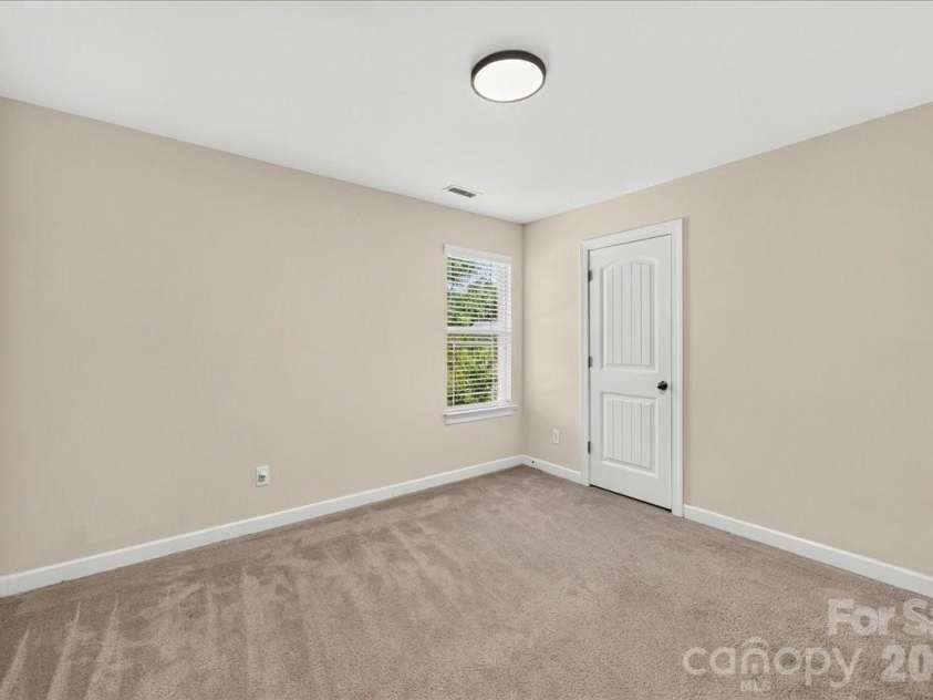 11803 Eversfield Lane, Charlotte, NC 28269.  MLS# CAR4402065, YatesRealty ID 36423. 