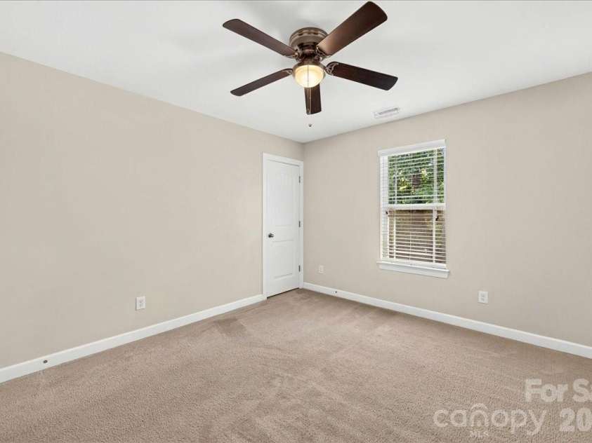 11803 Eversfield Lane, Charlotte, NC 28269.  MLS# CAR4402065, YatesRealty ID 36423. 